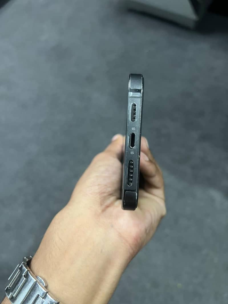 Apple iPhone 13 Pro Max 4