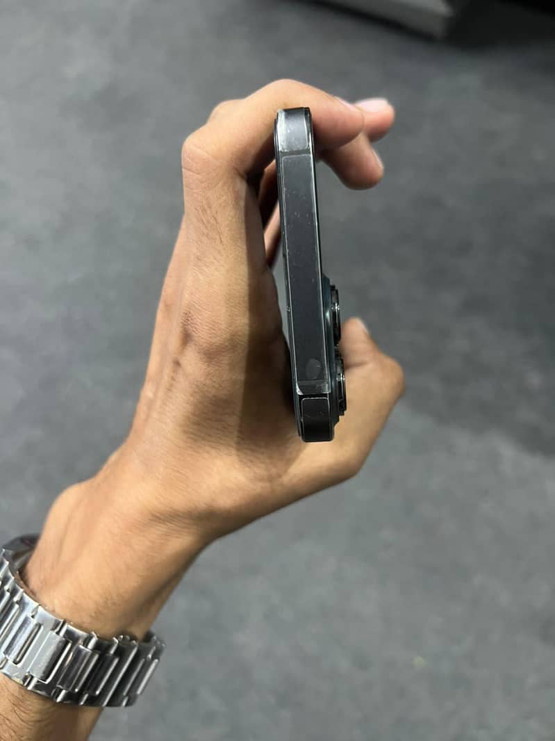 Apple iPhone 13 Pro Max 6