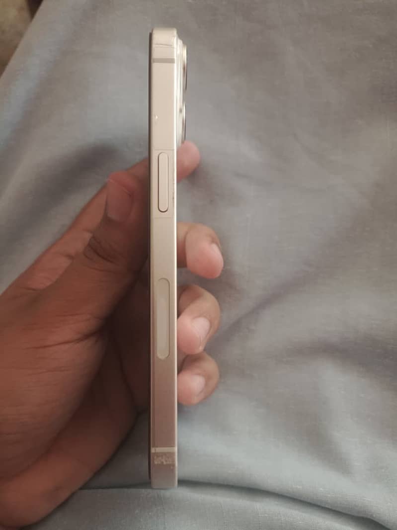 Apple iPhone 14 3