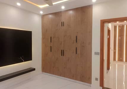 A Spacious 1 Kanal House In Bahria Town - Sector E