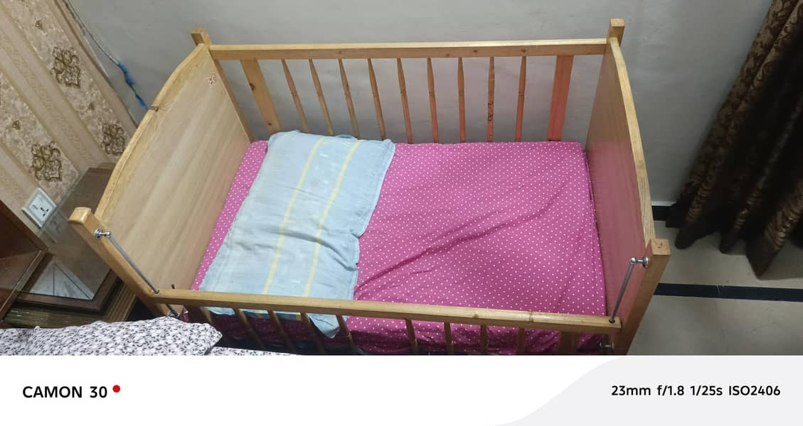 large baby cot 1