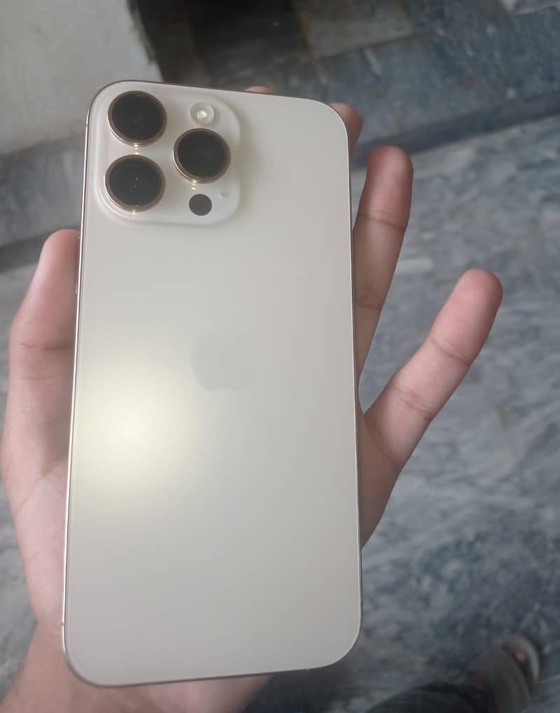 Apple iPhone 16 Pro Max jv 1