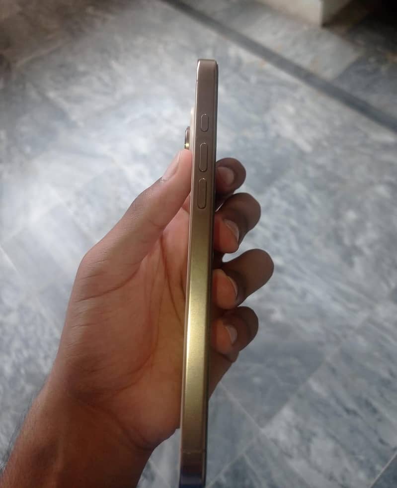 Apple iPhone 16 Pro Max jv 3