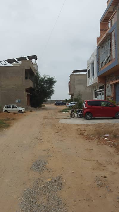 120 sq yard plot for sale Gulishan E Roomi scheme 33 nice location