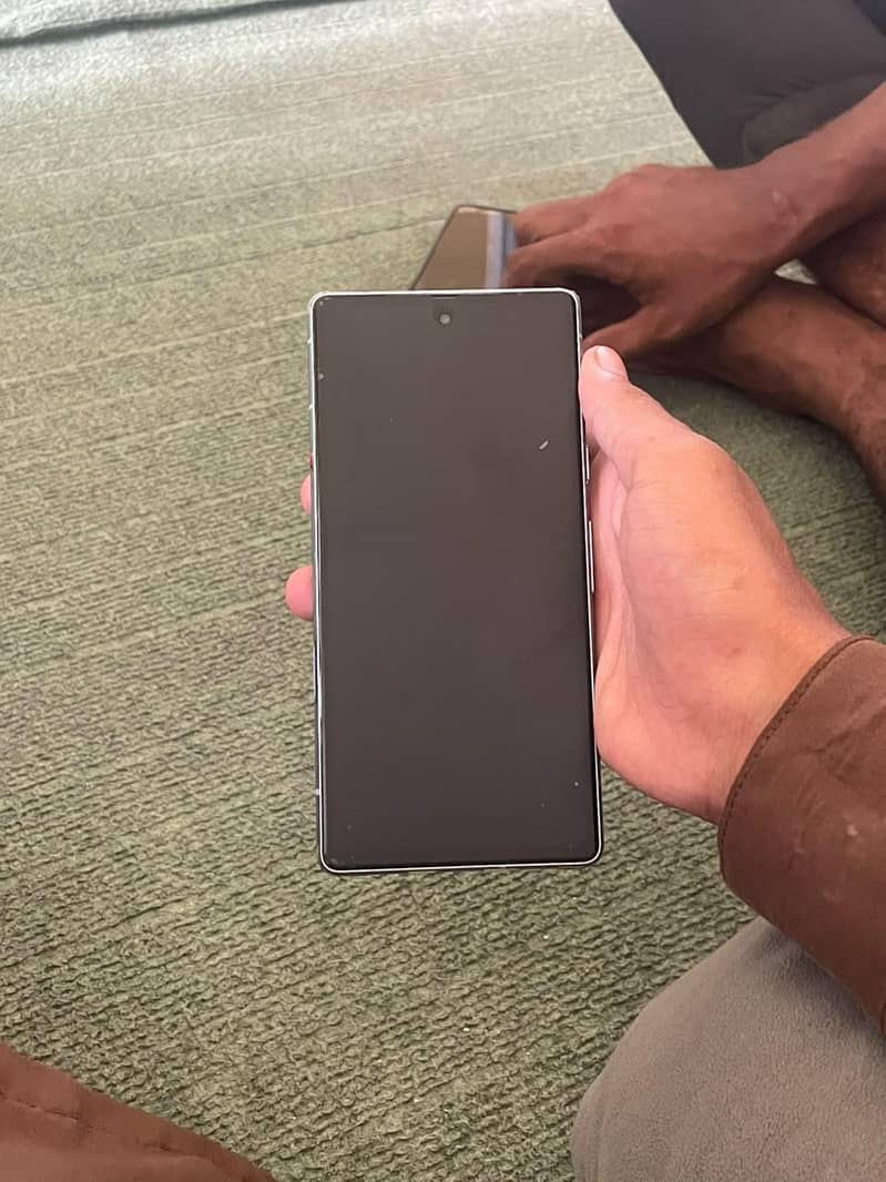 Google Pixel 7 4