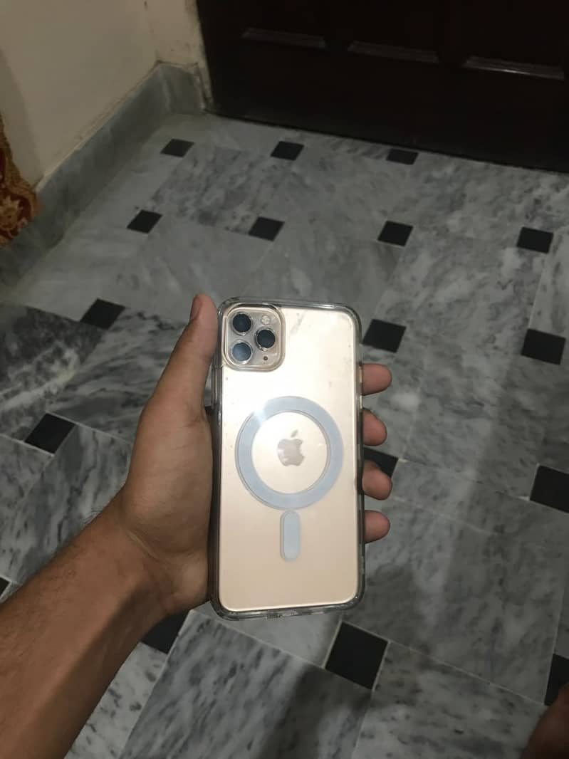 Apple iPhone 11 Pro Max 4
