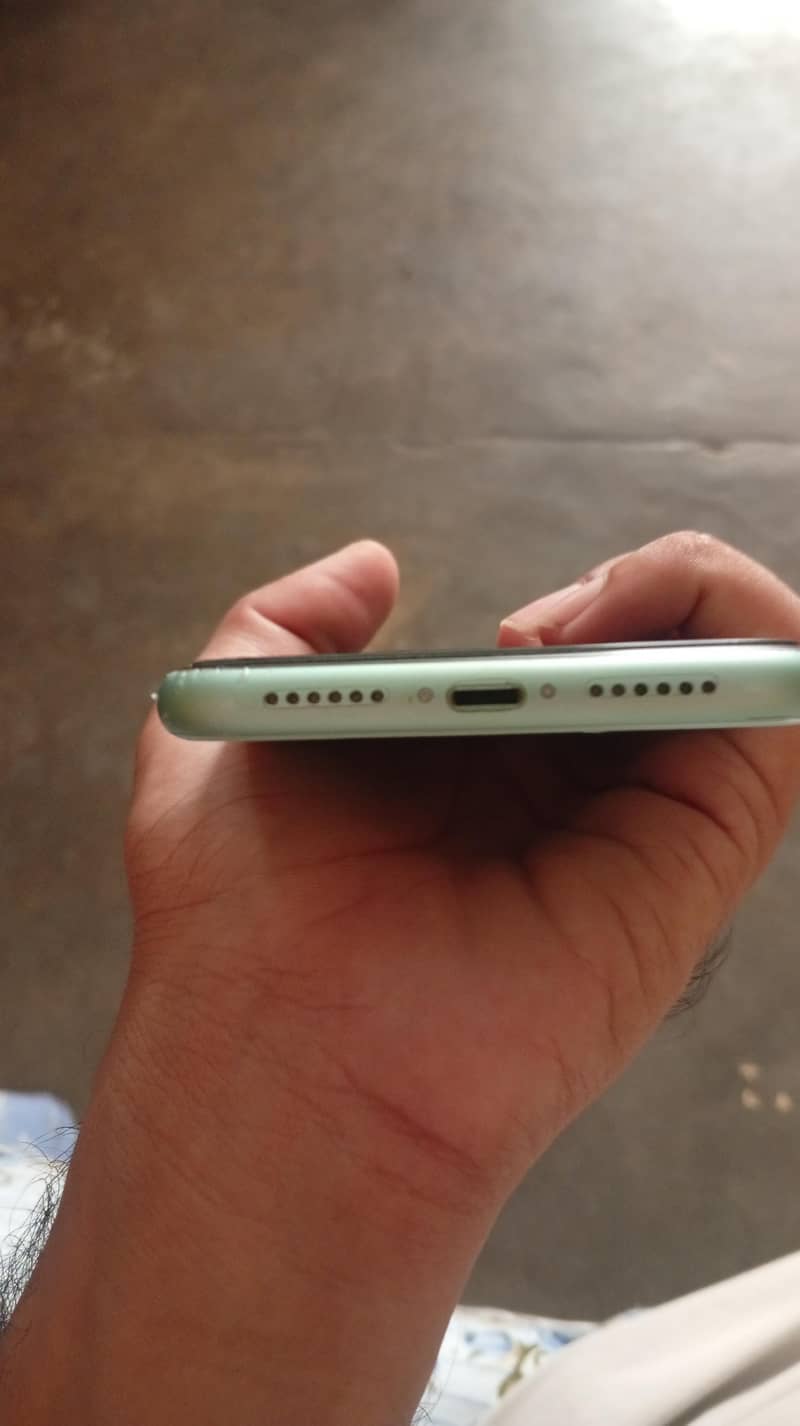 Apple iPhone 11 3