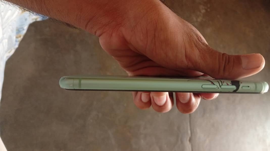 Apple iPhone 11 5