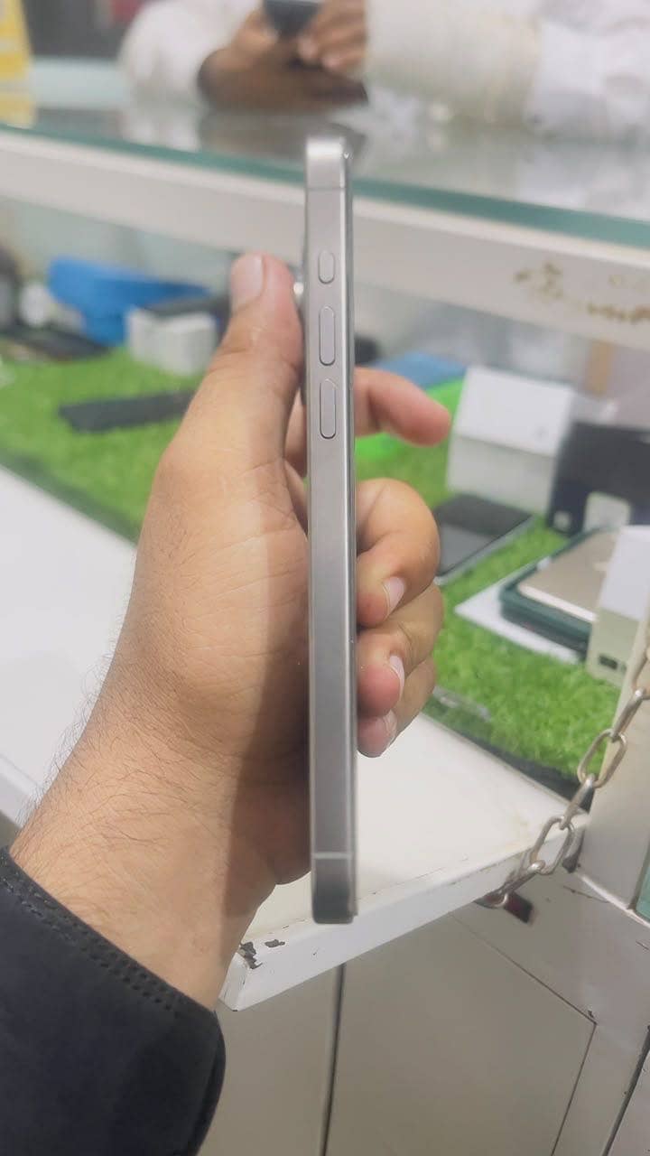 Apple iPhone 15 Pro Max 9