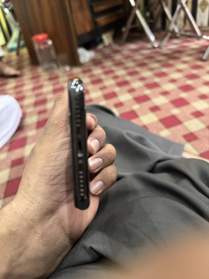 Apple iPhone X 4