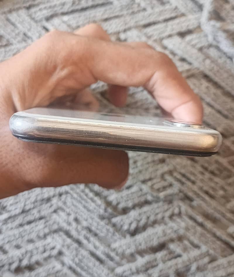 Apple iPhone X 3