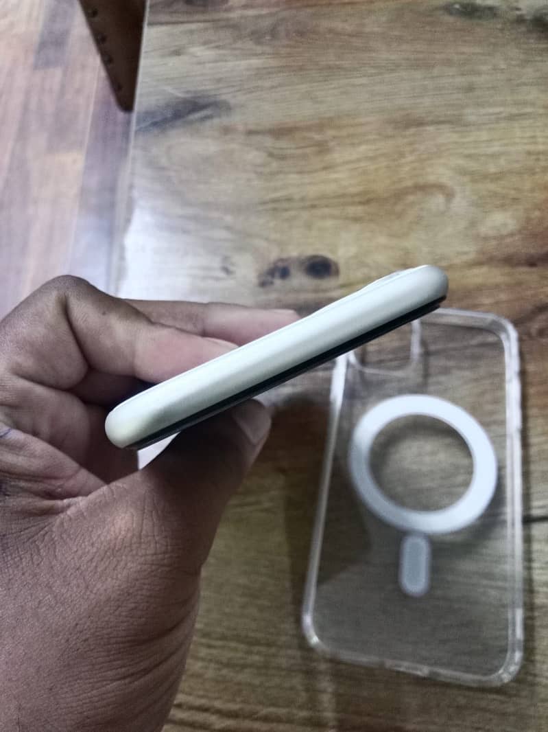 Apple iPhone 11 4