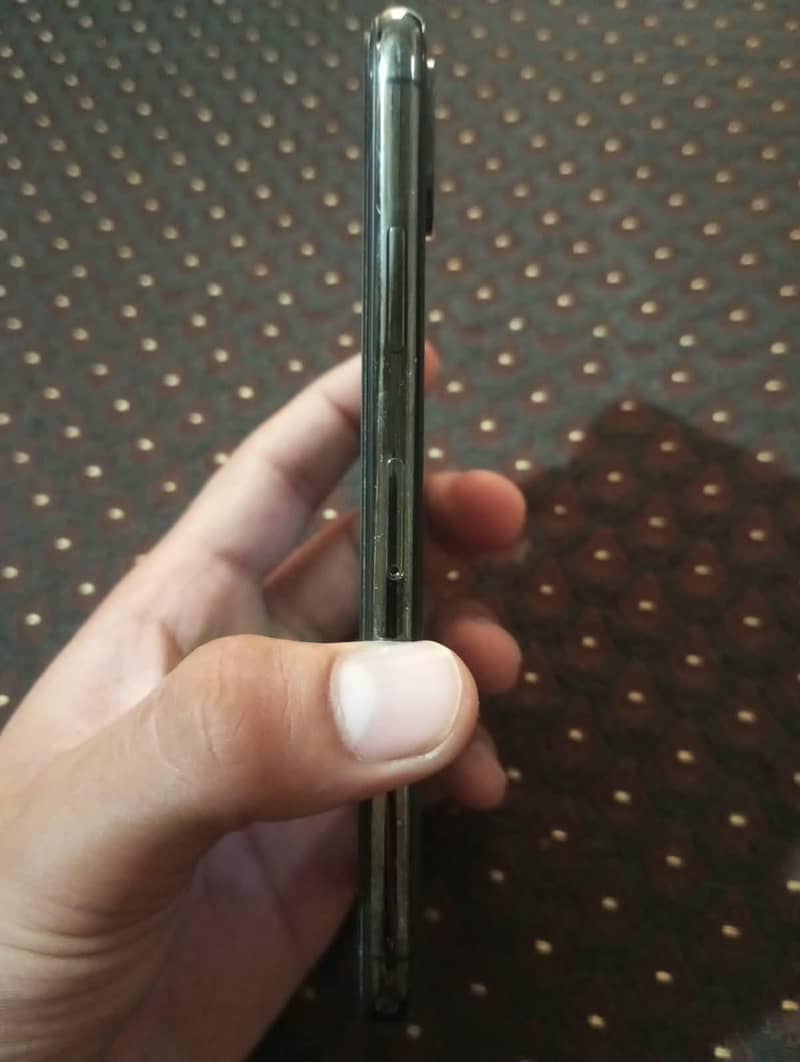 Apple iPhone X 4