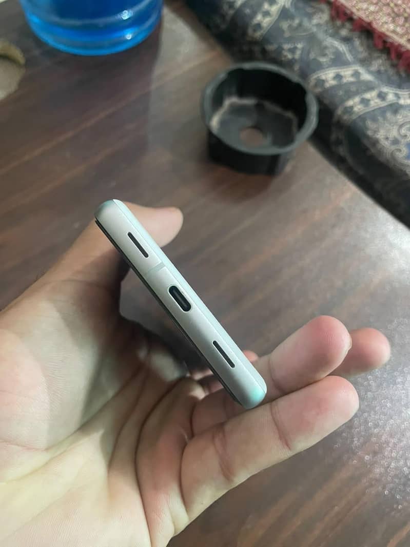 Google Pixel 7a 5