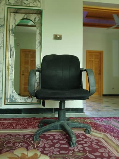 simple chair rotatable
