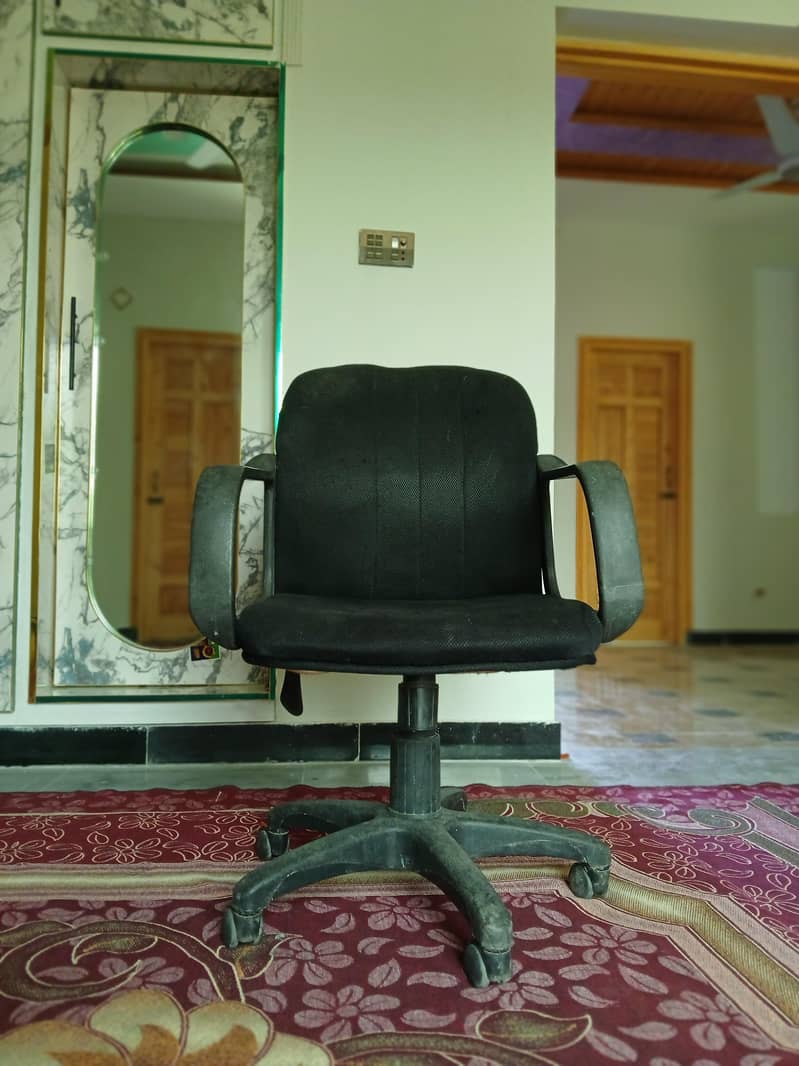 simple chair rotatable 0