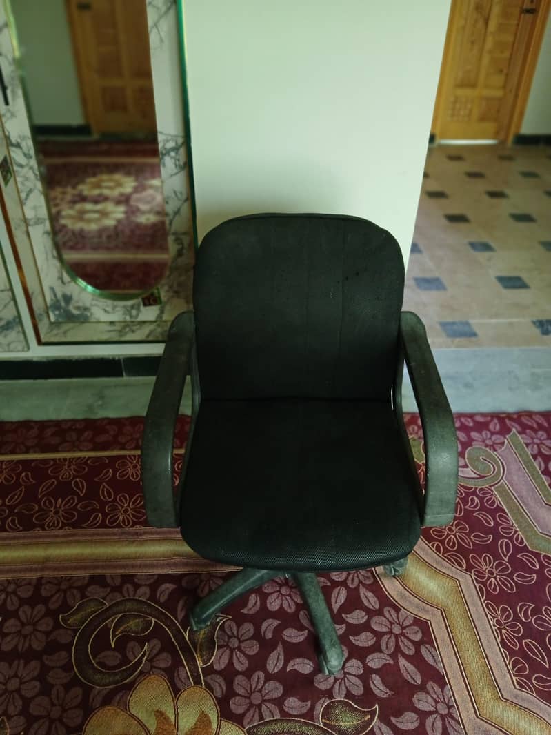 simple chair rotatable 1