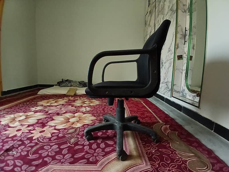 simple chair rotatable 2