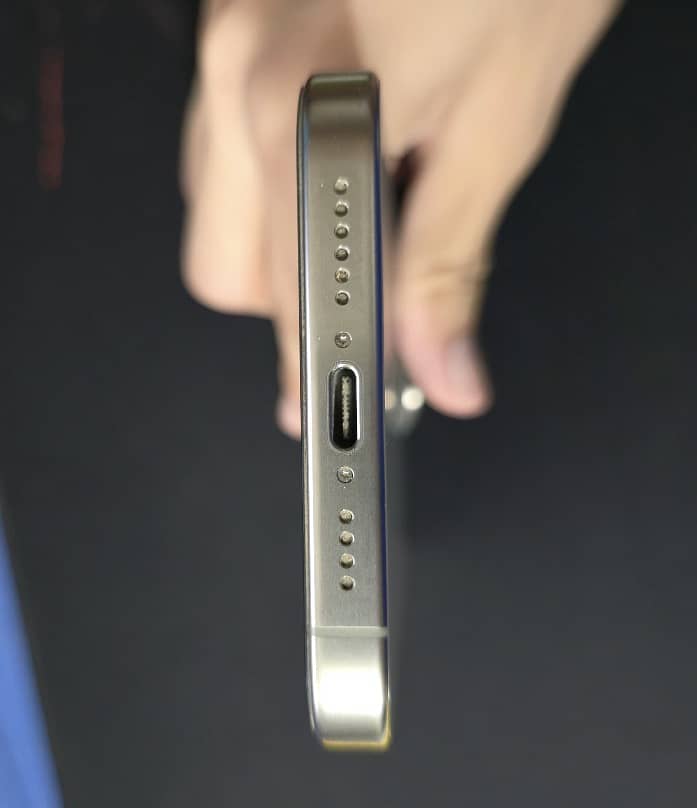 Apple iPhone 15 Pro Max 2