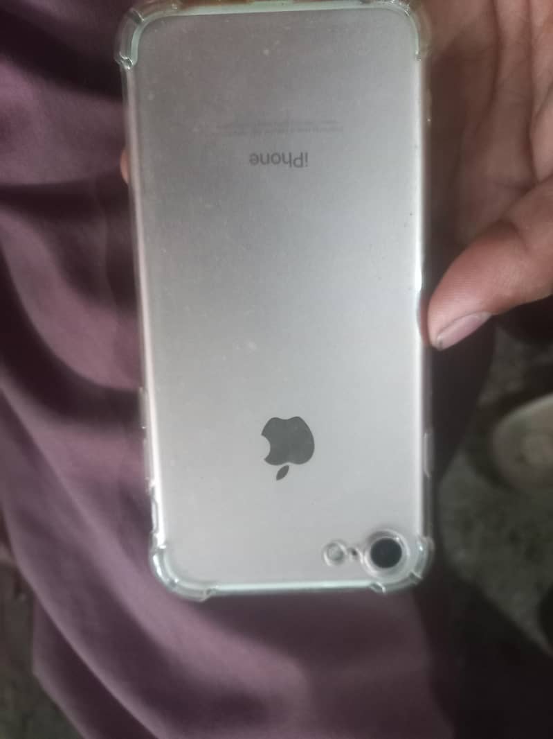 Apple iPhone 7 0