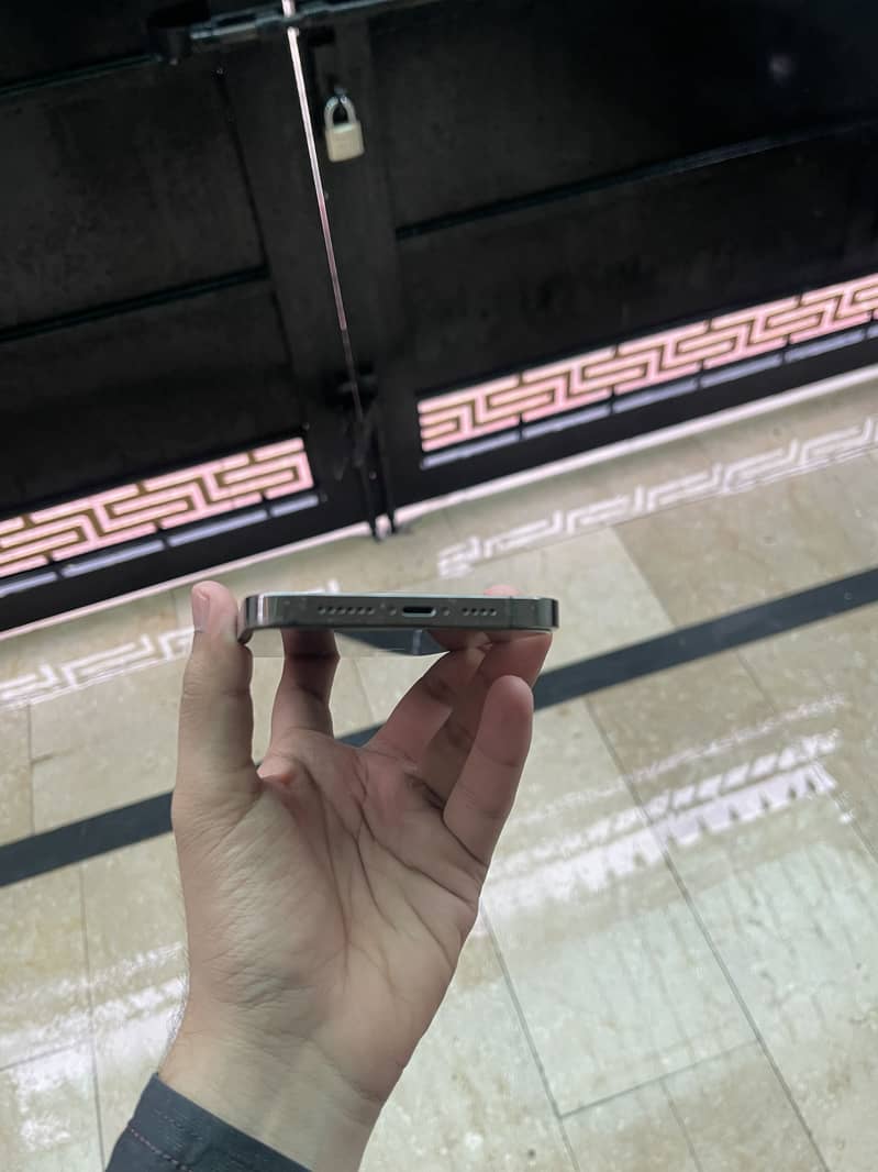 Apple iPhone 13 Pro Max 4