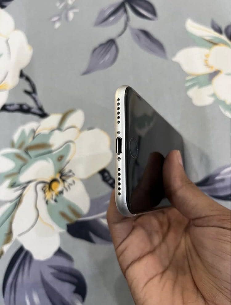 Apple iPhone SE 3