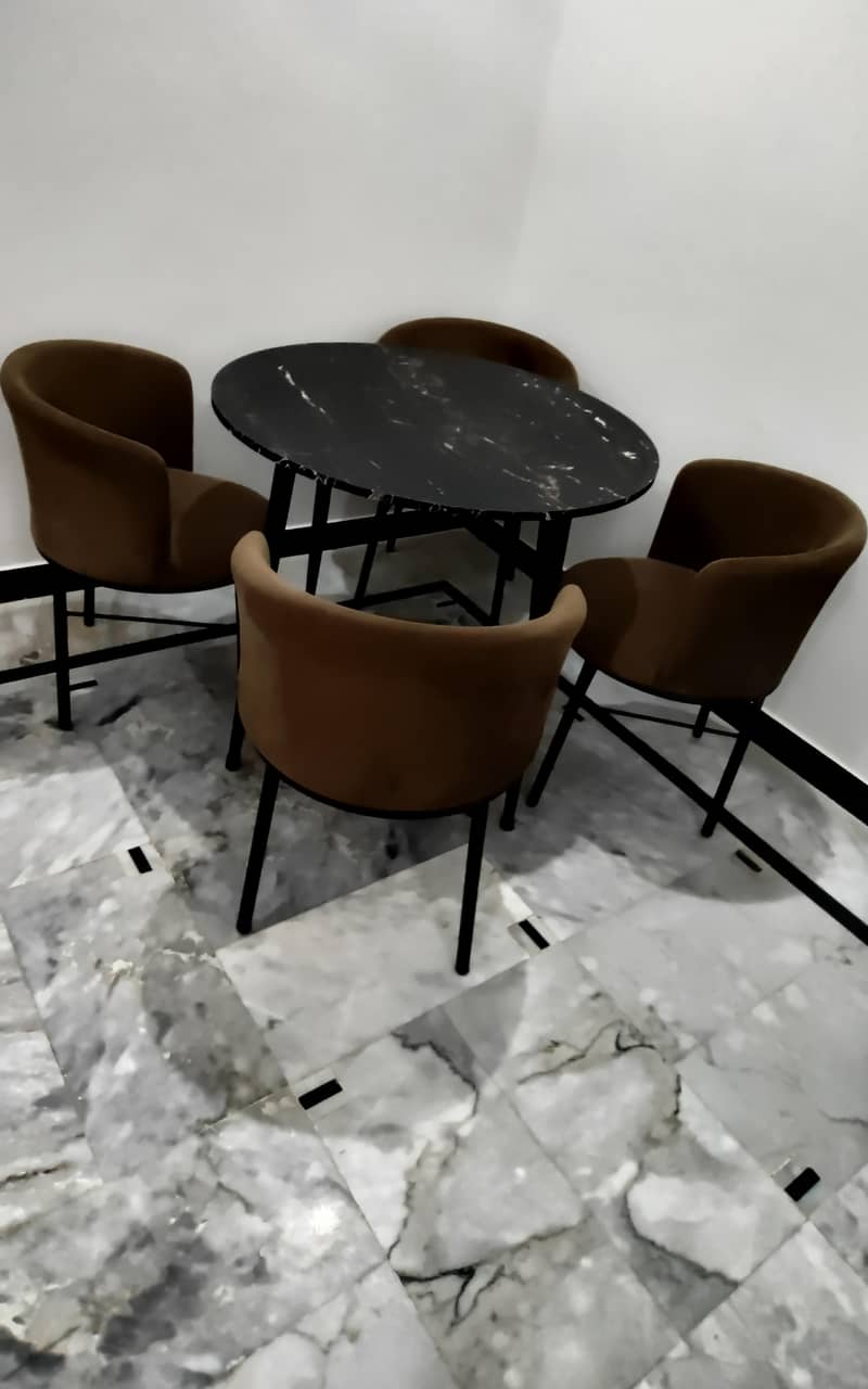 dining table and 4chairs 4