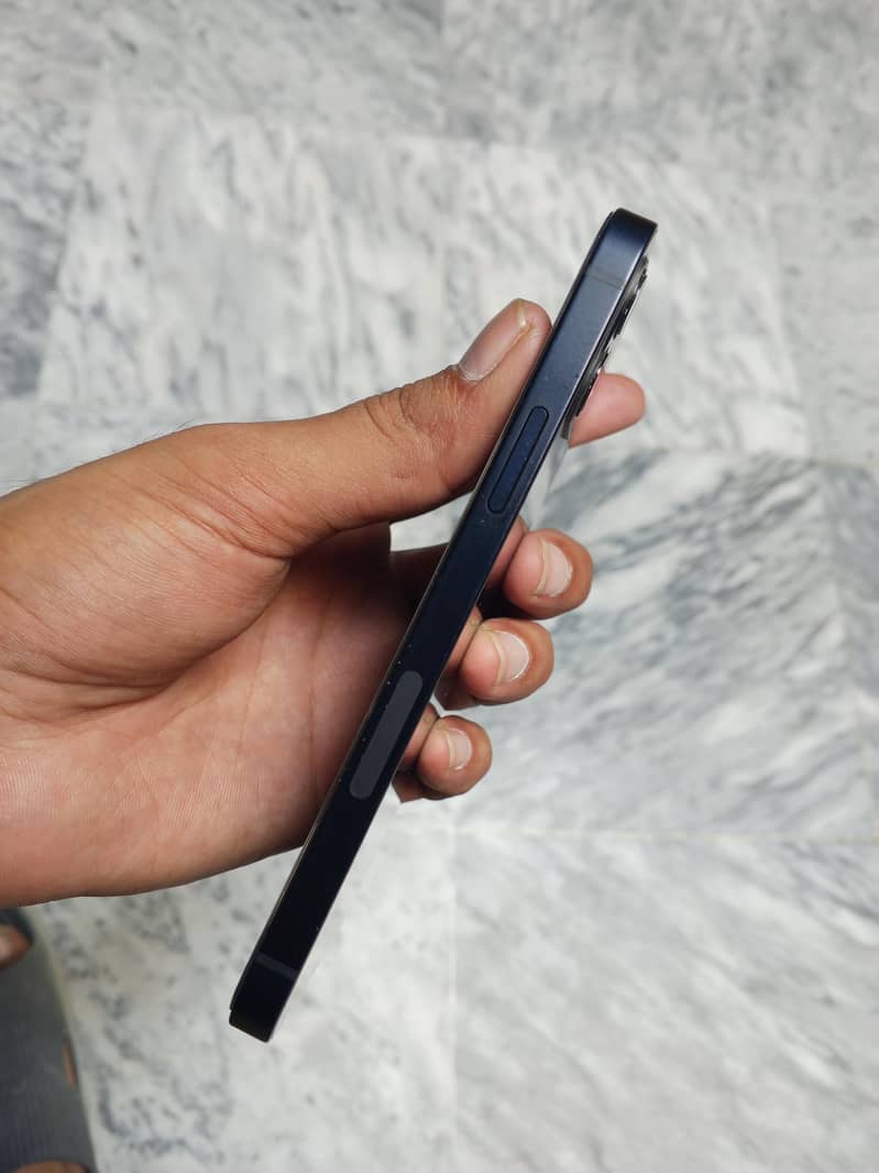 Apple iPhone 12 3