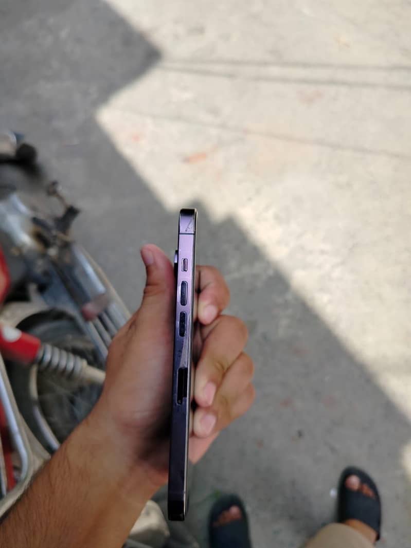 Apple iPhone 14 Pro 2