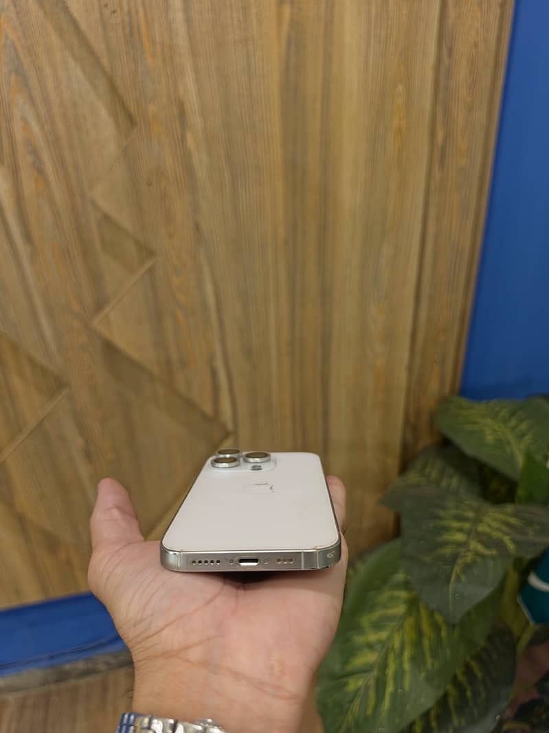 Apple iPhone 14 Pro 1