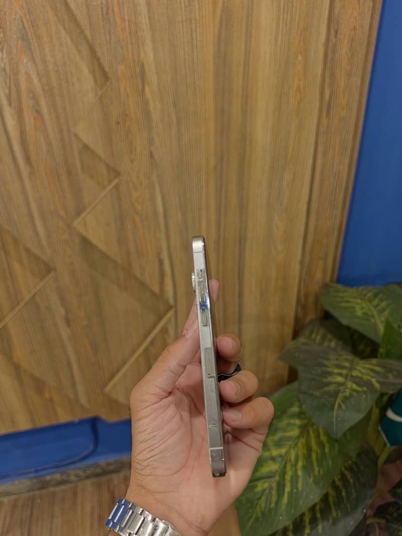 Apple iPhone 14 Pro 4