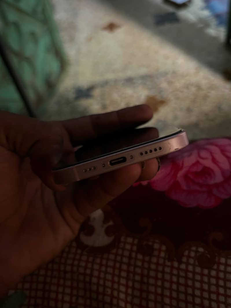Apple iPhone 15 3