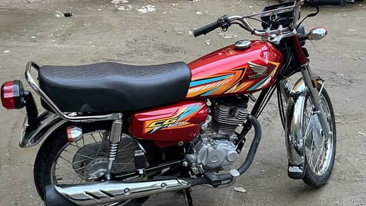 Showrom condition bike first owner urgent sale 17-04-2026 purchasing
