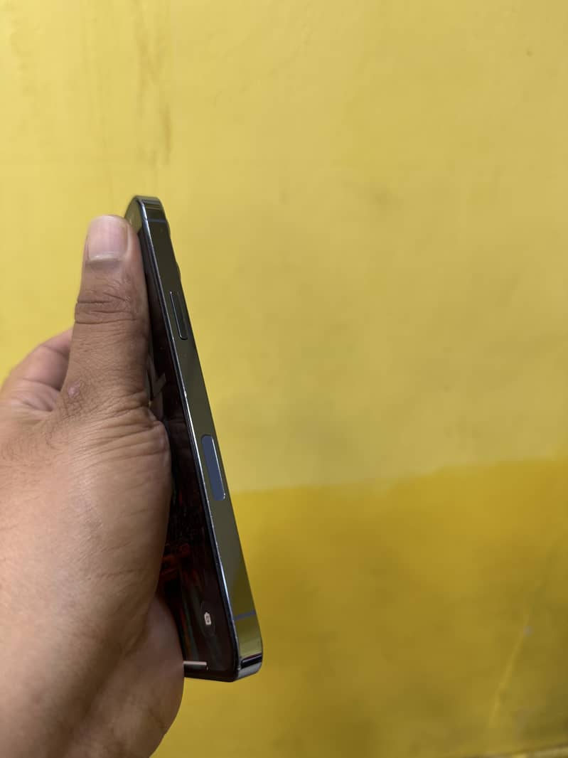 Apple iPhone 13 Pro Max 4