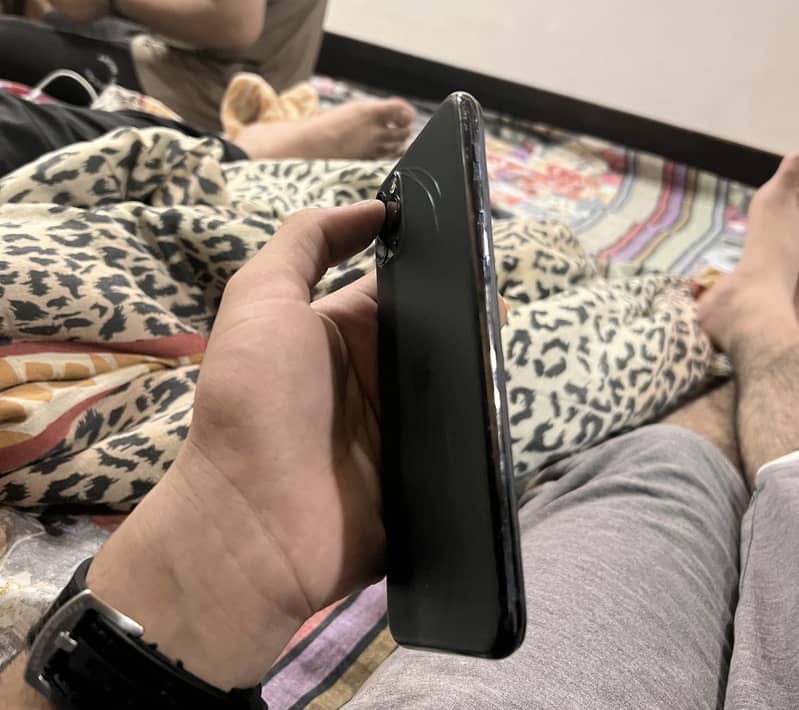 Apple iPhone 11 Pro Max 2