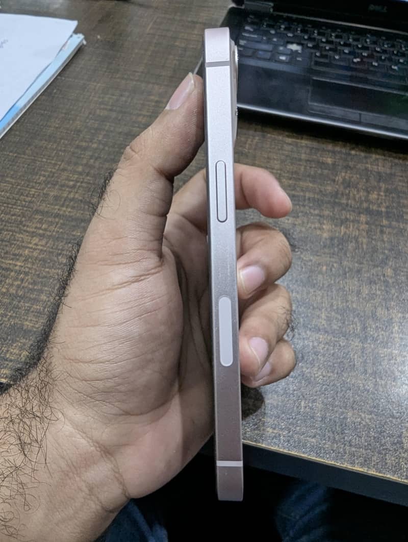 Apple iPhone 13 2