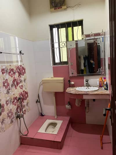 10 MARLA CORNER DOUBLE STORY HOUSE FOR SALE