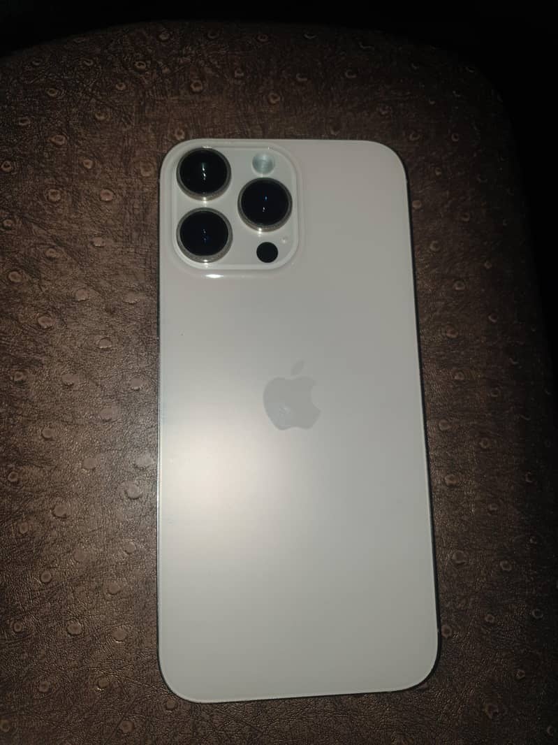 Apple iPhone 16 Pro Max 4