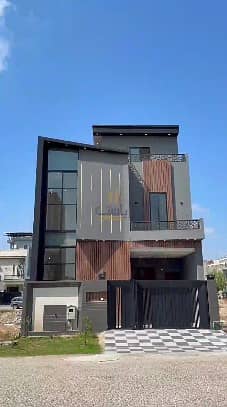 Tripple Storey 5 Marla House Available In Royal Orchard - Block G For sale