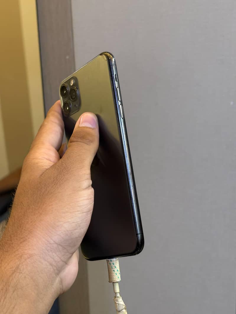 Apple iPhone 11 Pro Max 3