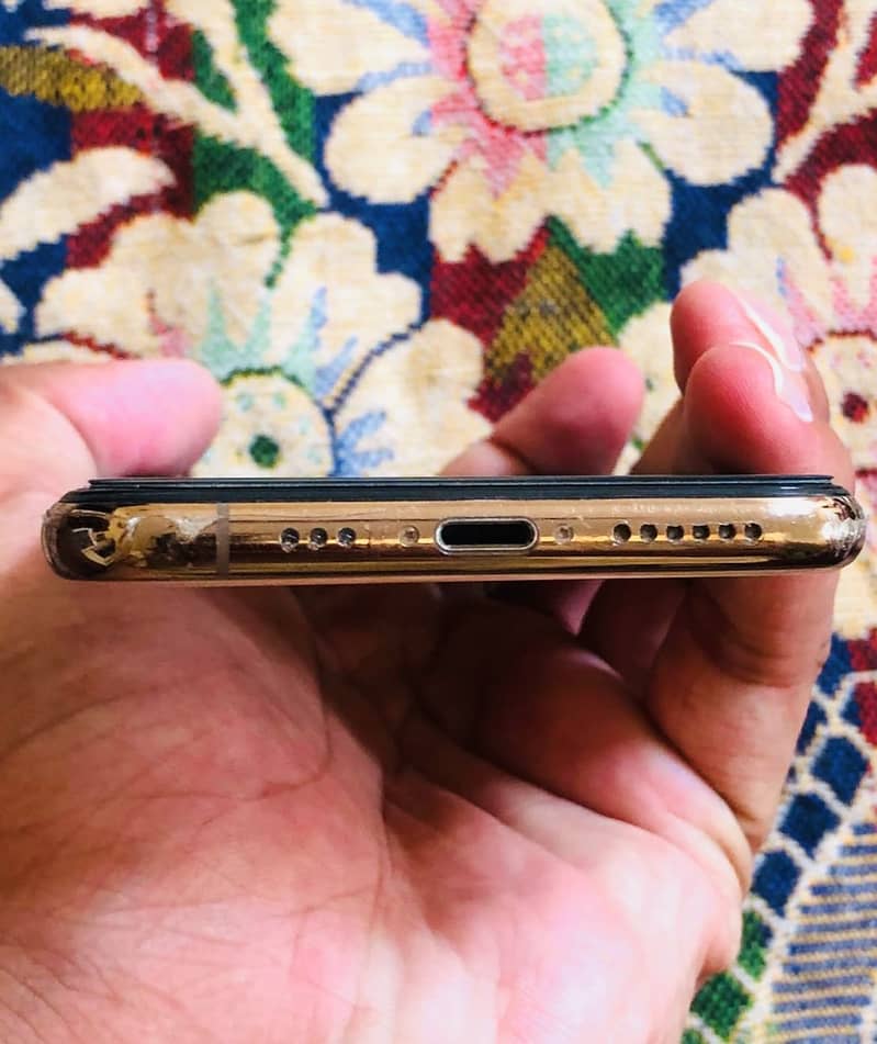 Apple iPhone XS 3