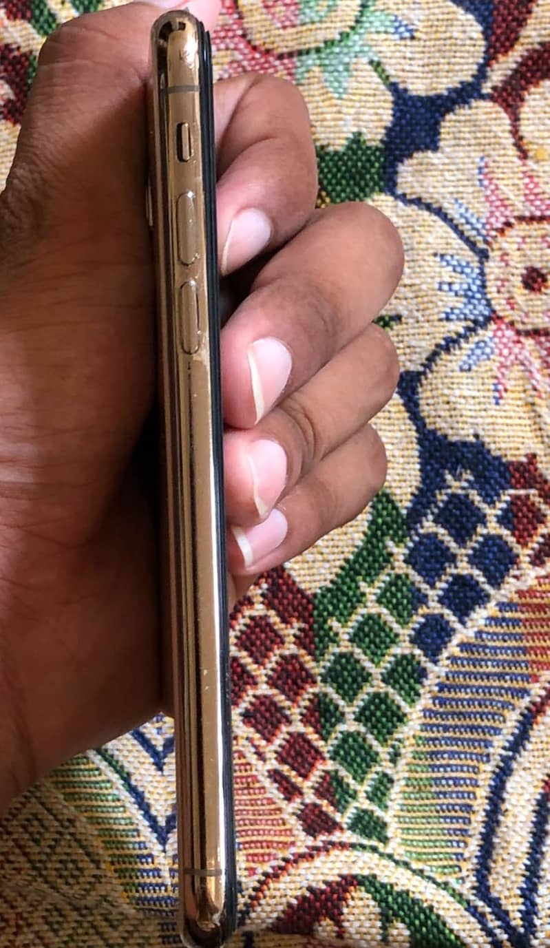 Apple iPhone XS 4