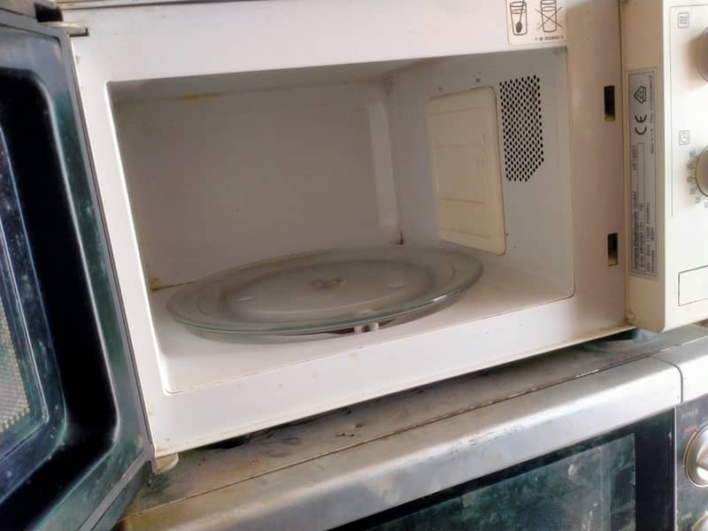 Microwave oven 1