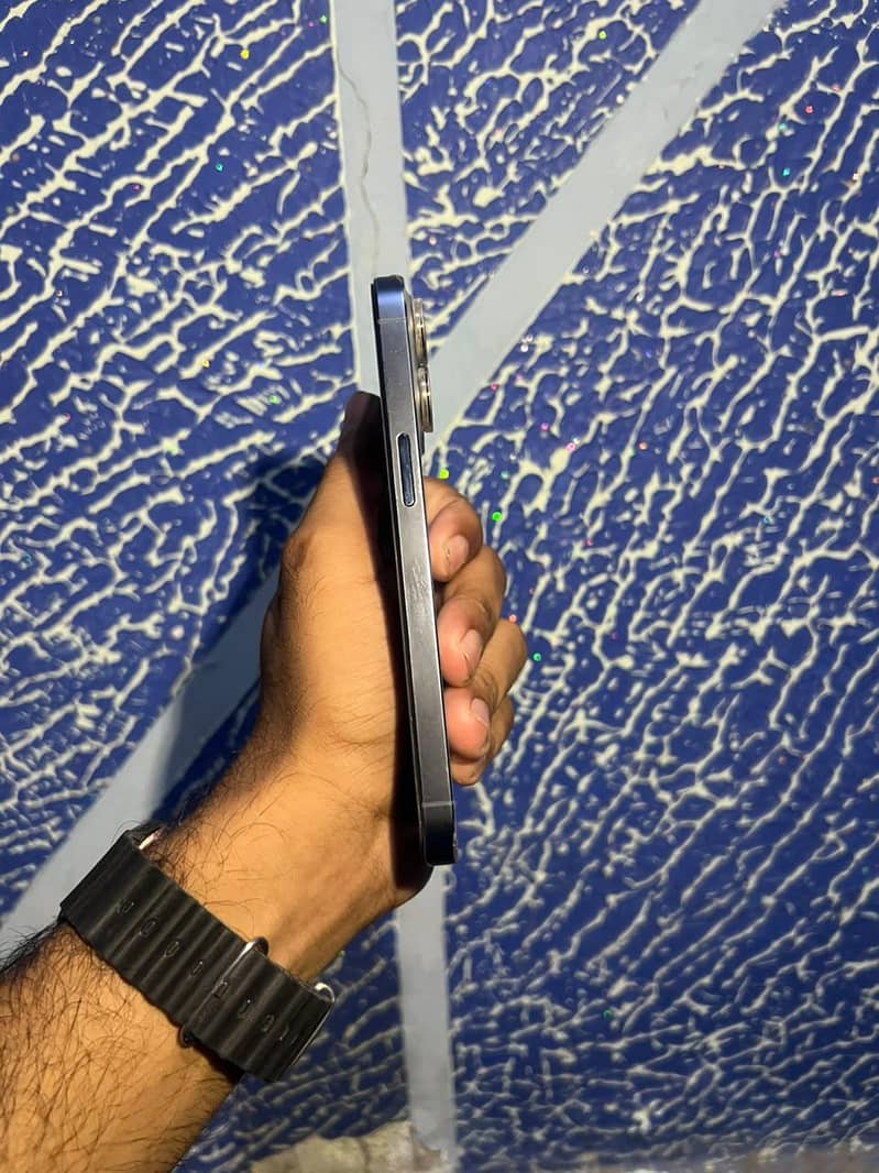 Apple iPhone 13 Pro 2