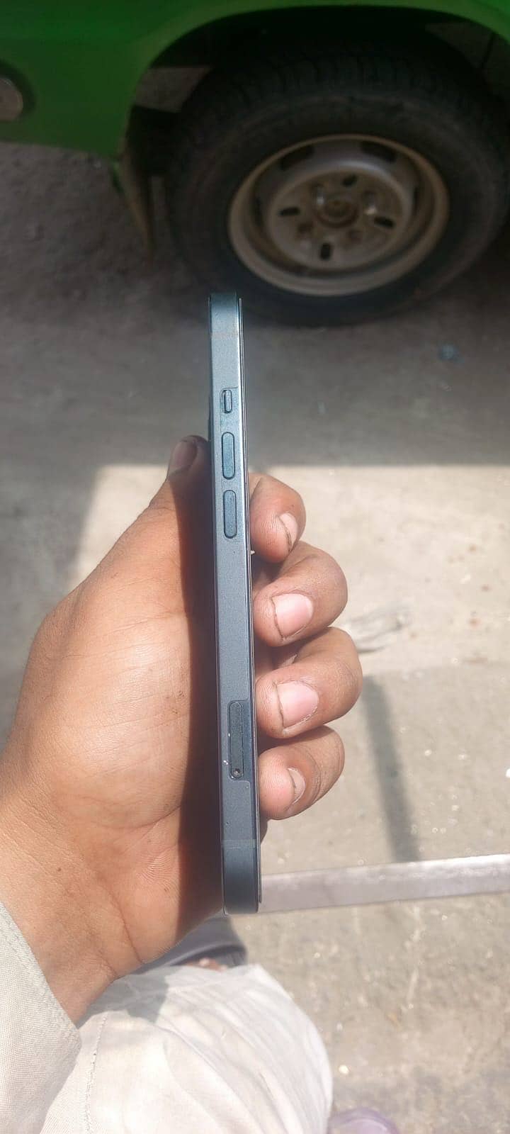 Apple iPhone 13 2