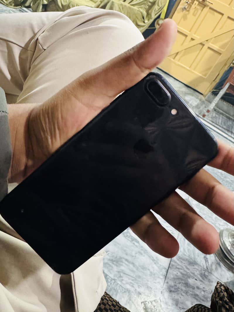 Apple iPhone 7 Plus 1