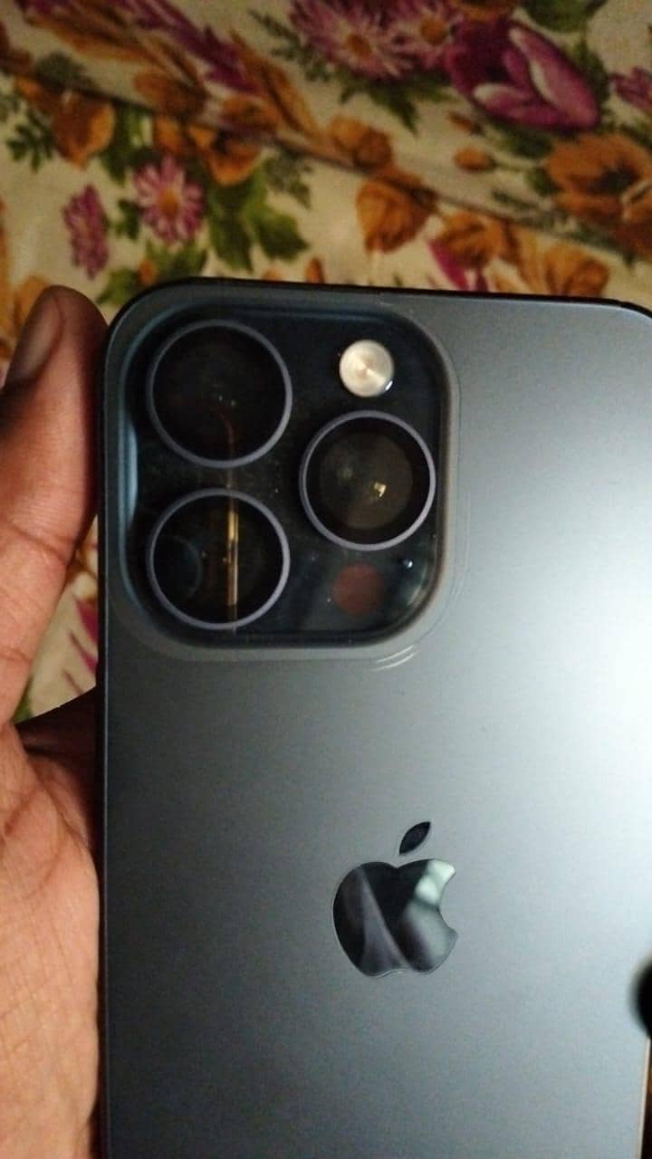 Apple iPhone 15 Pro Max 6