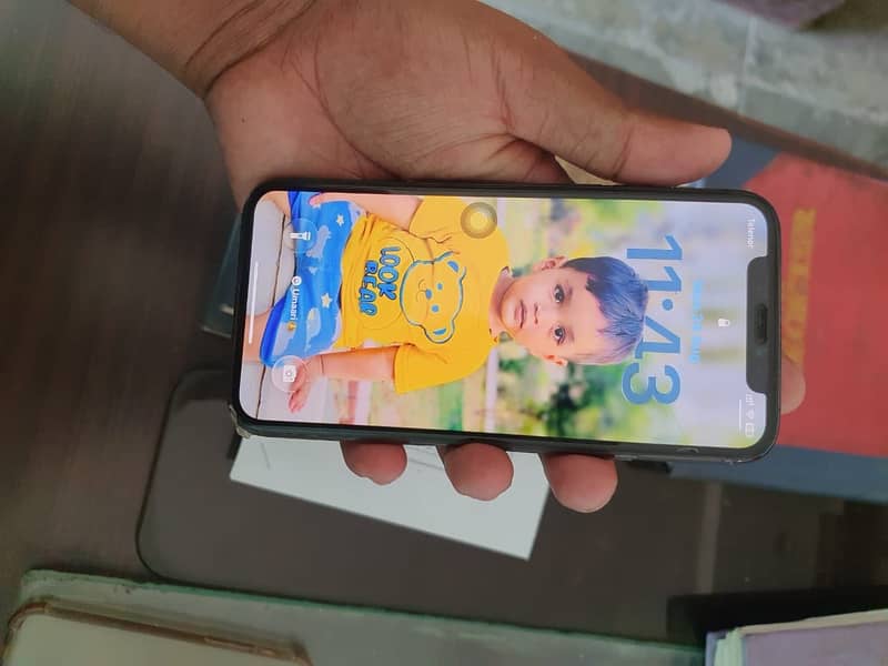 Apple iPhone 11 Pro 4