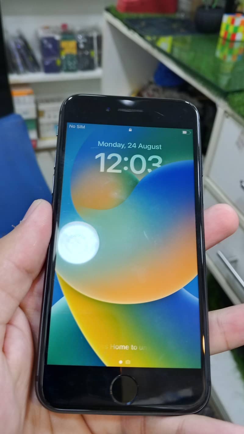 Apple iPhone 8 1