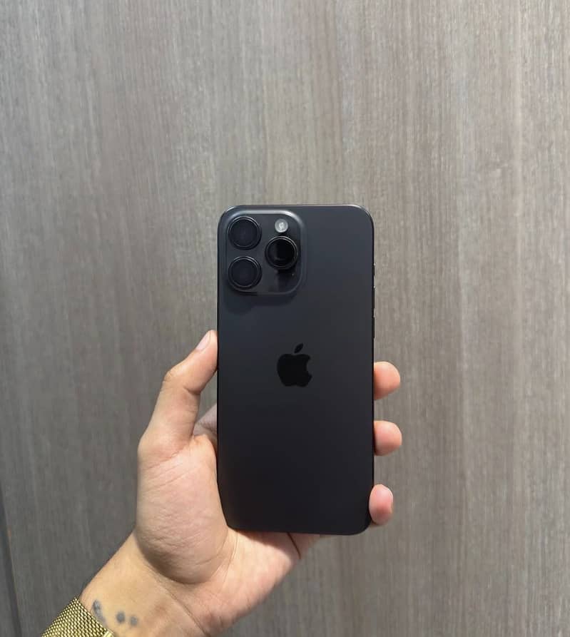 Apple iPhone 15 Pro Max 0